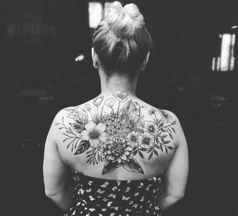 tatuajes para mujeres espalda|40 Hermosas ideas de Tatuajes en la espalda para。